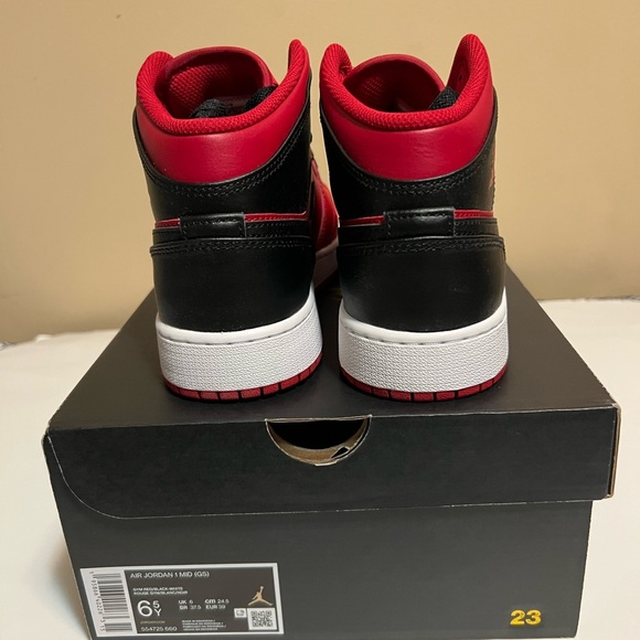 JORDAN 1 MID REVERSE BRED 2021(GS) DEAD STOCK CONDITION (NEW NEVER WORN) - Picture 6 of 7